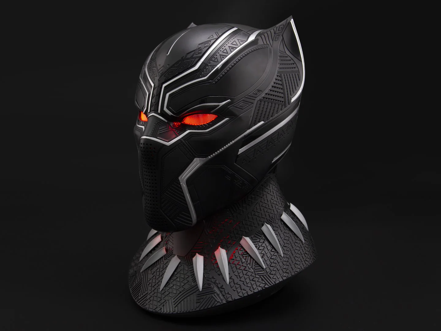 Black Panther Wearable Helmet & Display Base - Image 5