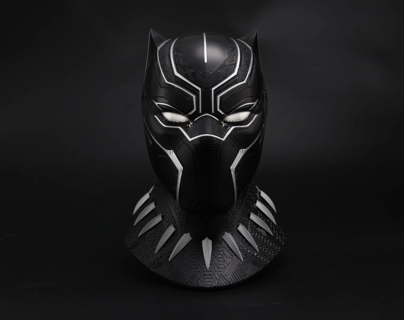 Black Panther Wearable Helmet & Display Base - Image 9