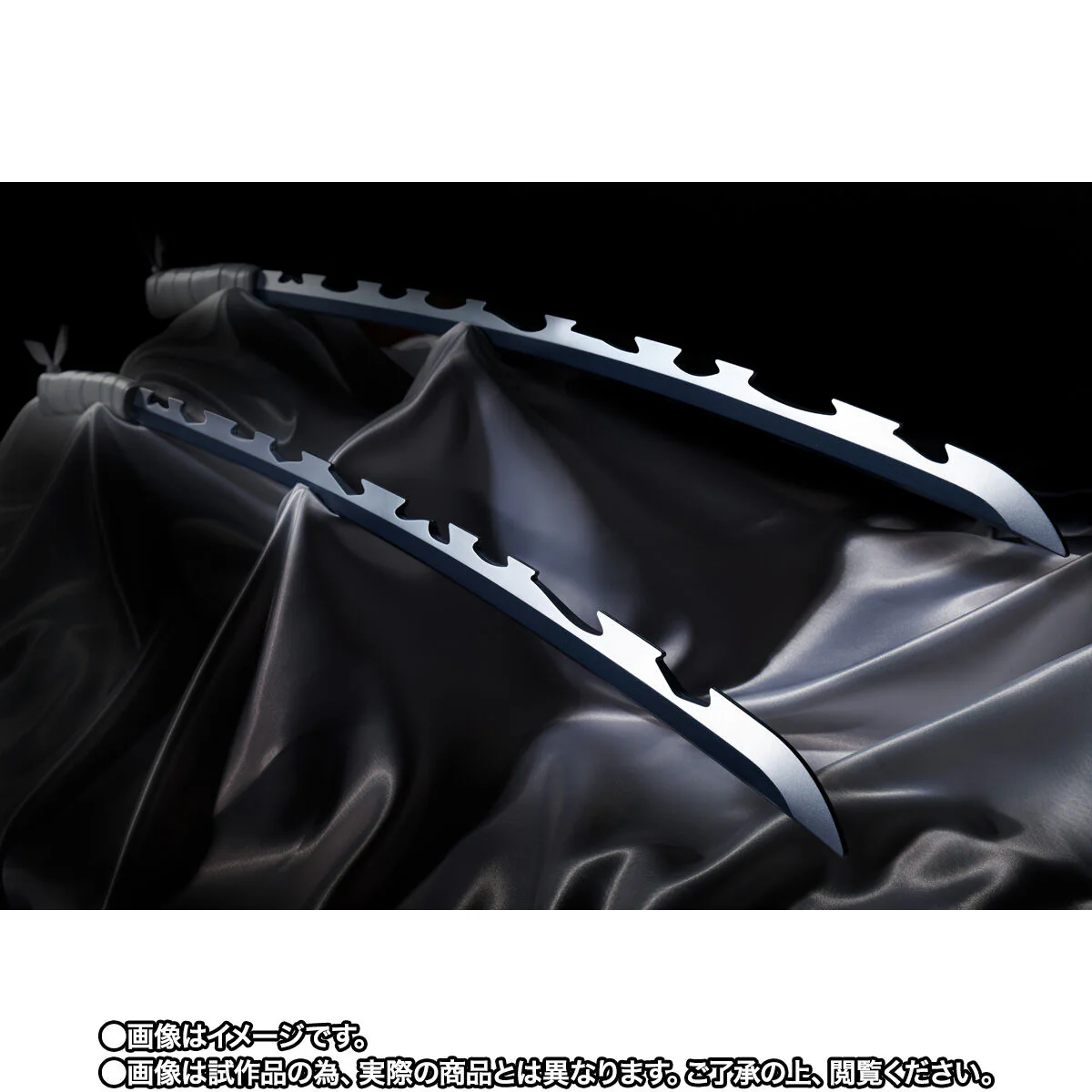 Demon Slayer Proplica Nichirin Sword (Inosuke Hashibira) - Image 4