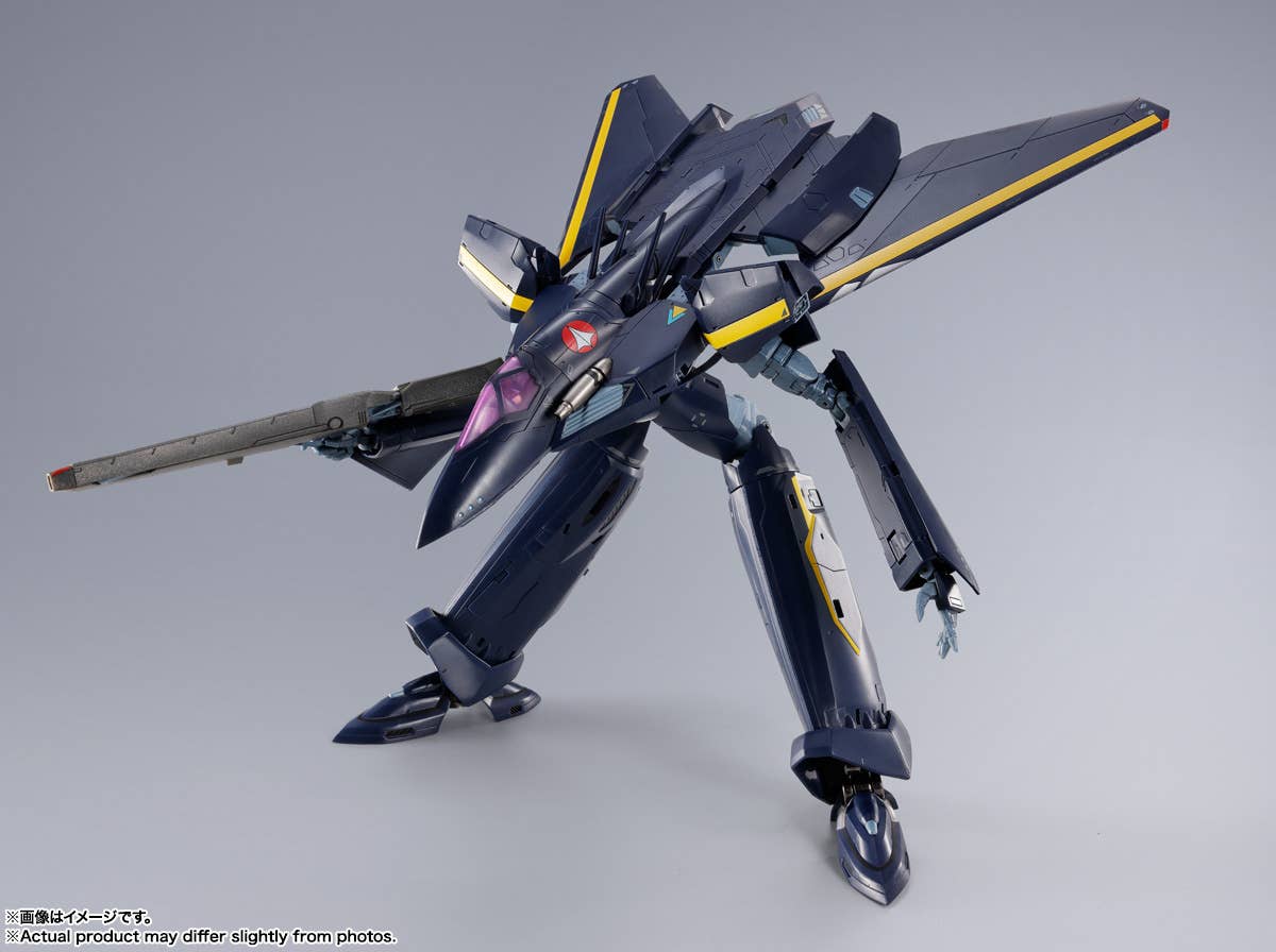 DX Chogokin VF-17S Nightmare Stealth Valkyrie (Gamlin Kizaki's) - Macross 7 - Image 8
