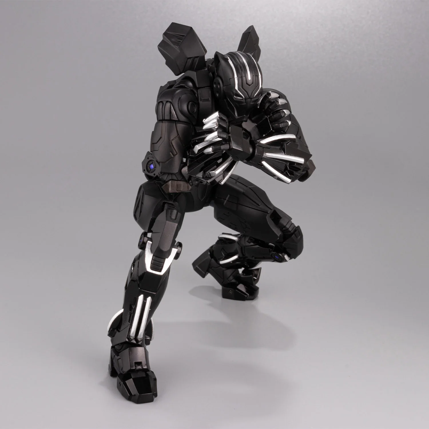 Fighting Armor Black Panther - Image 10