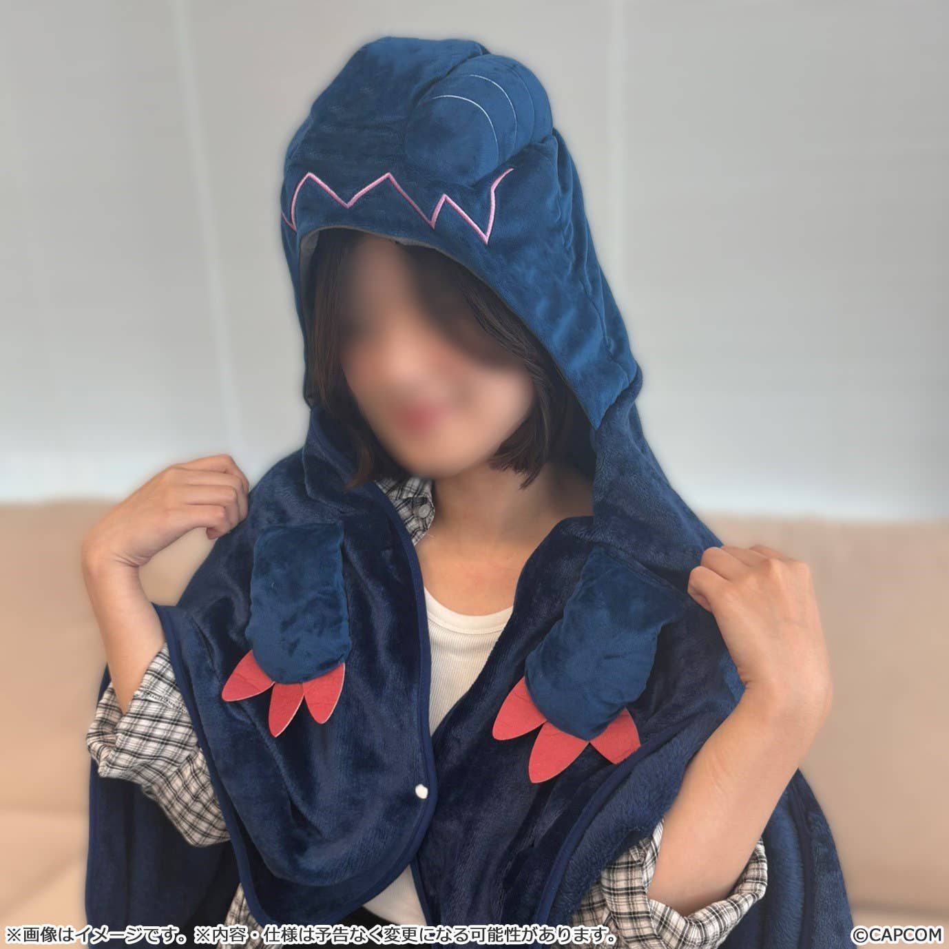 Gore Magala MonDefo Fuwafuwa Poncho - Monster Hunter Wilds - Image 4