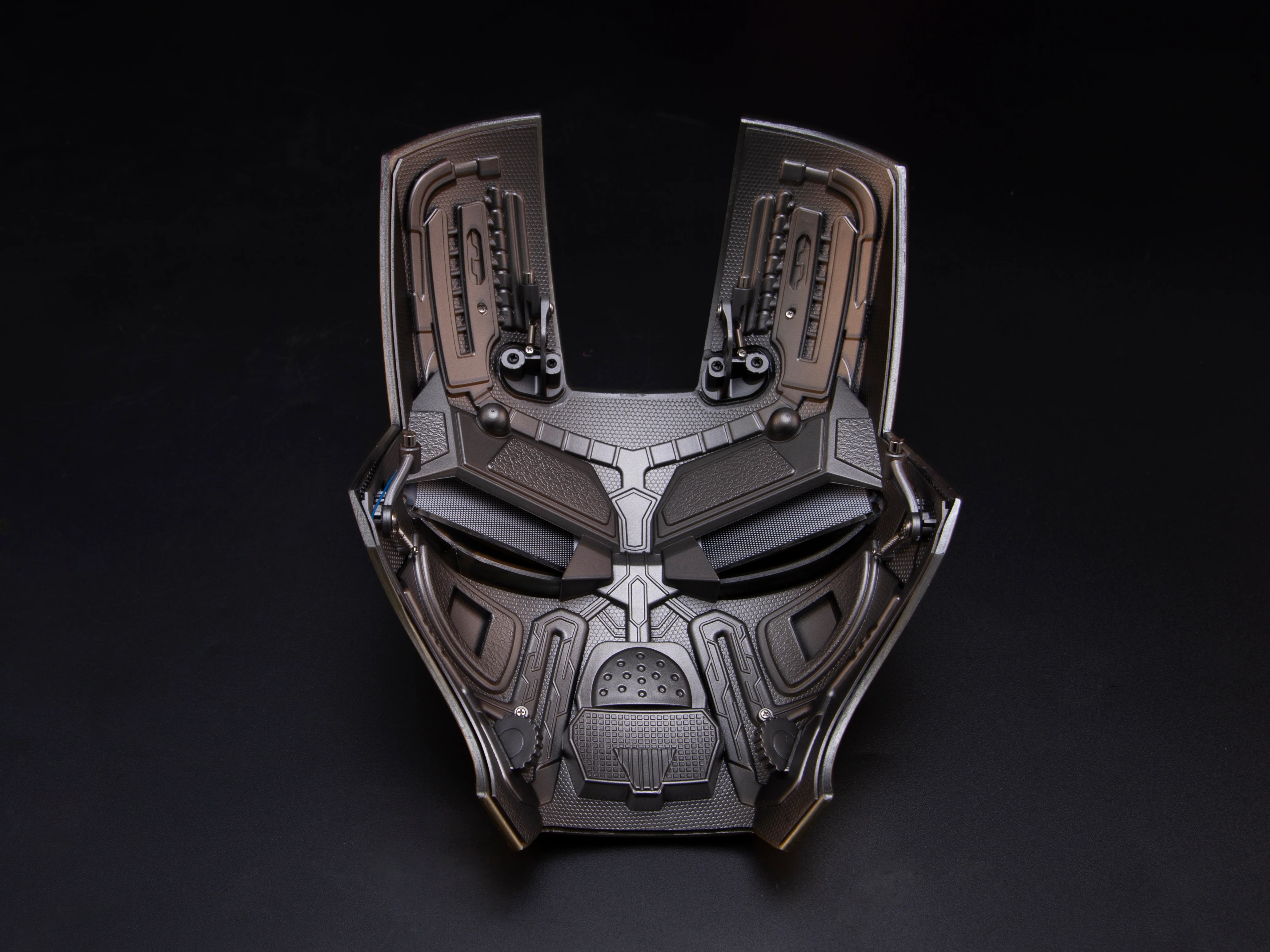 Iron Man Mark 7 Wearable Helmet & Bluetooth Speaker - Image 19