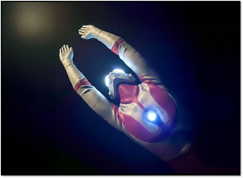 [PREORDER] LEVI-ART 001 Ultraman Levitating Statue - Image 2