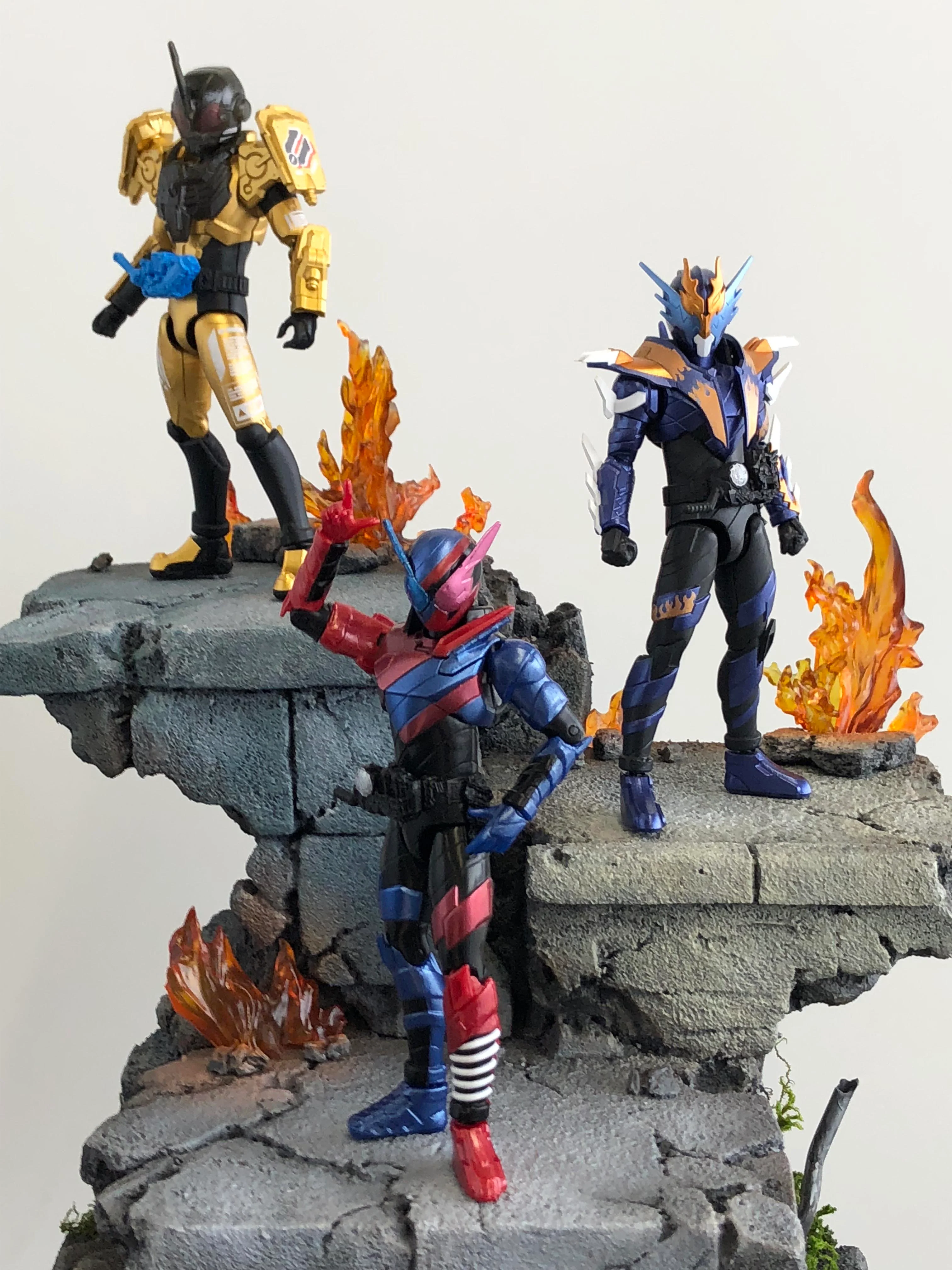 RKF Legend Series Kamen Rider Build Rabbit Tank Form - Image 7
