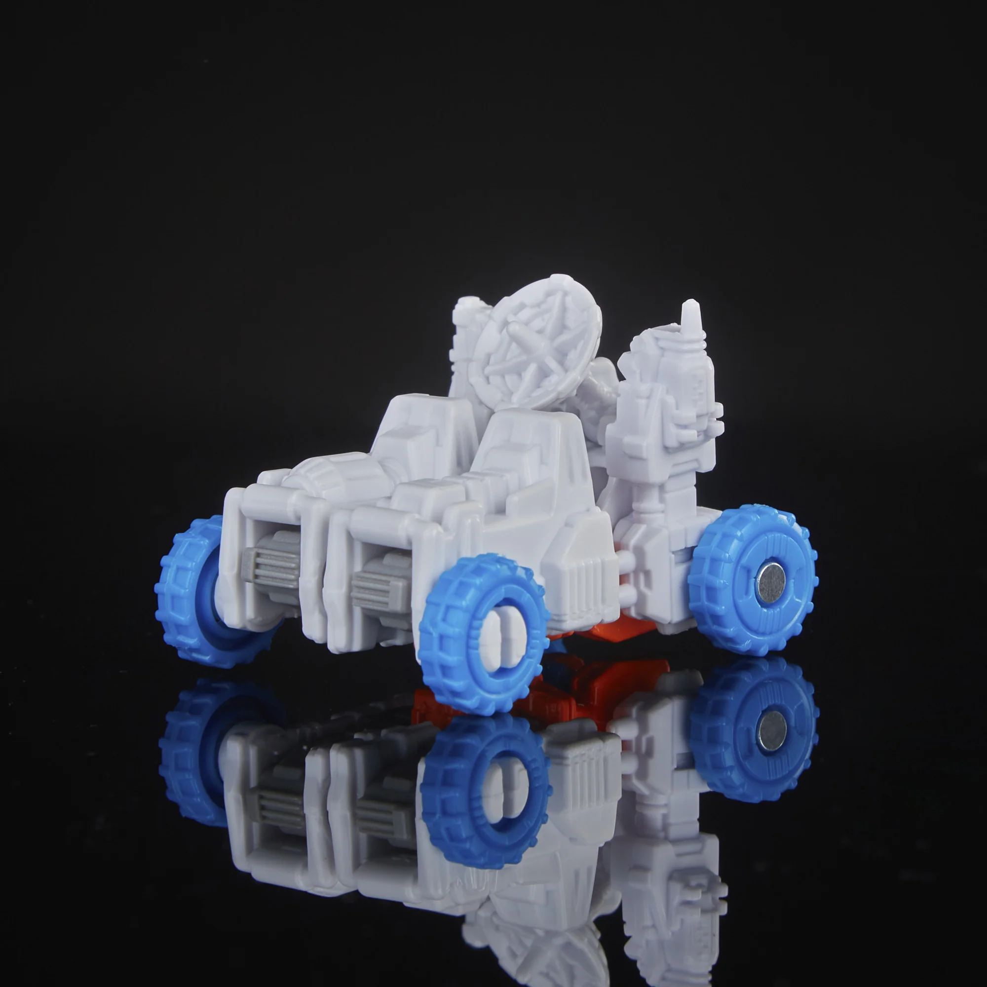 Transformers Generations Legacy Guardian Titan - Image 11