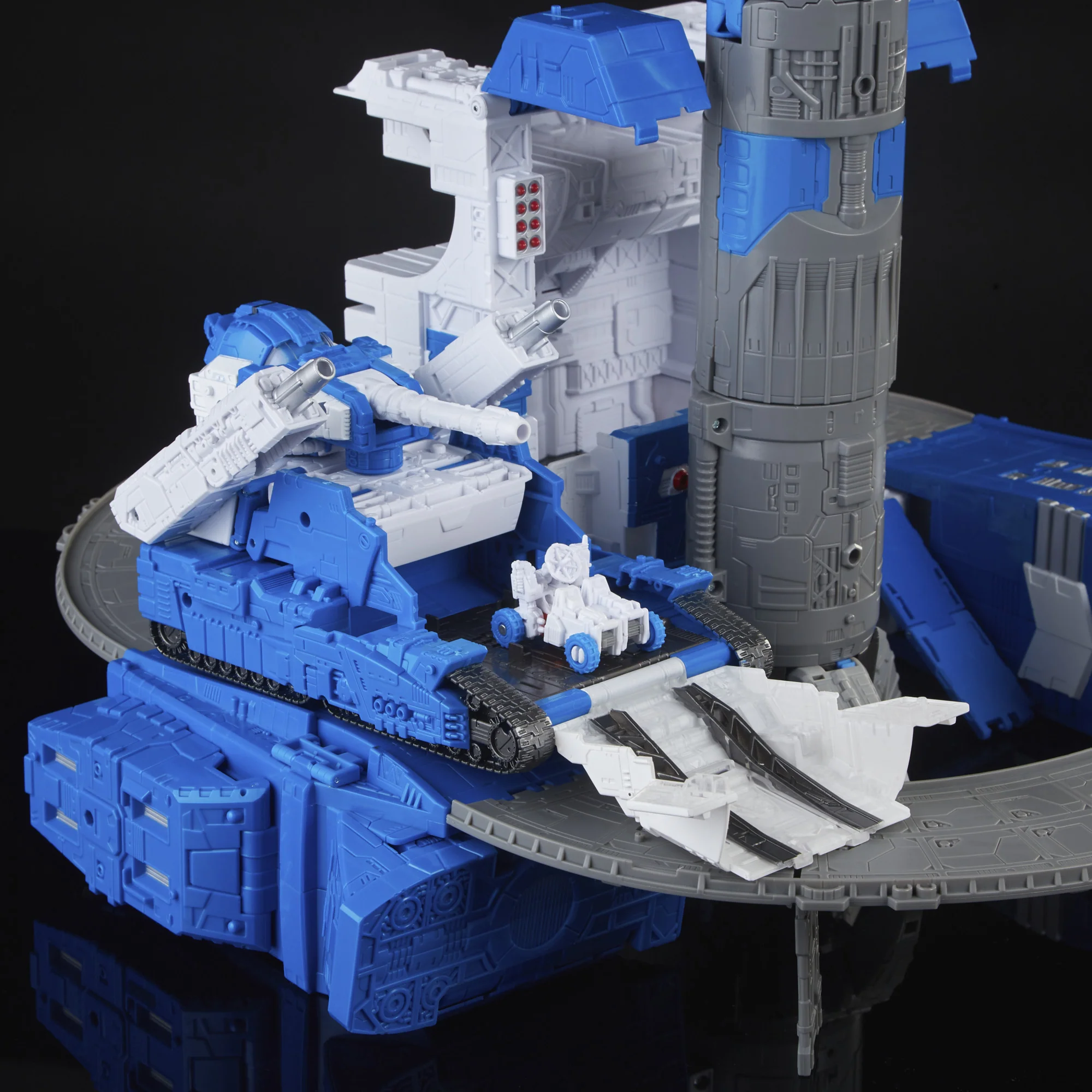 Transformers Generations Legacy Guardian Titan - Image 4